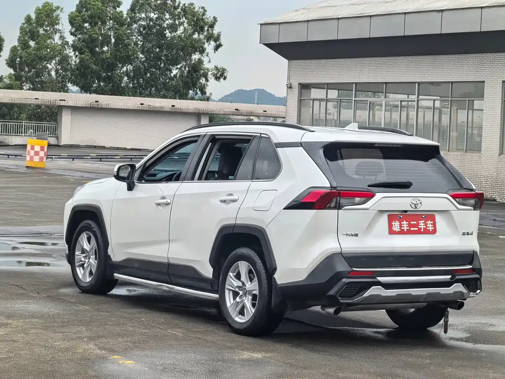 Toyota RAV4 — миниатюра 14