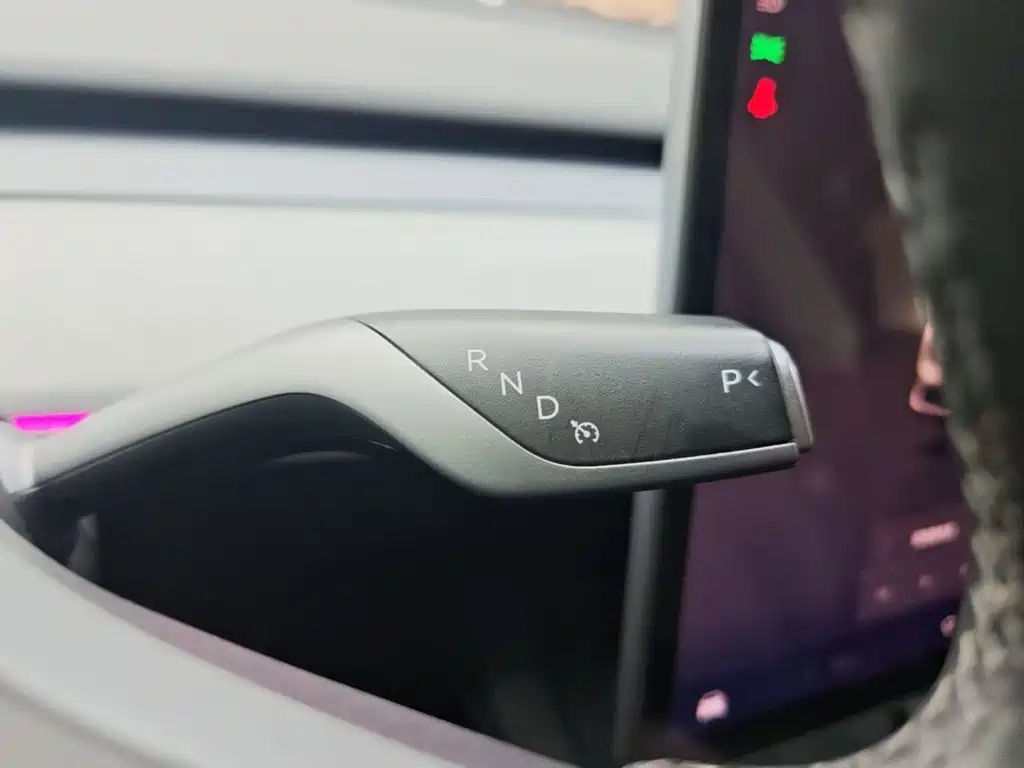 Tesla Model Y — миниатюра 14