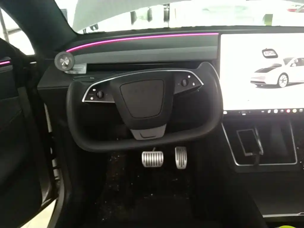 Tesla Model Y L — миниатюра 11