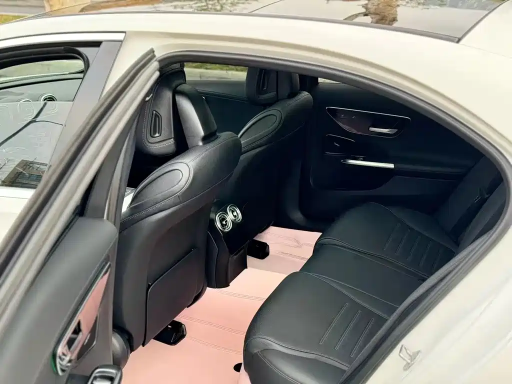 Mercedes-Benz C-Class — миниатюра 6