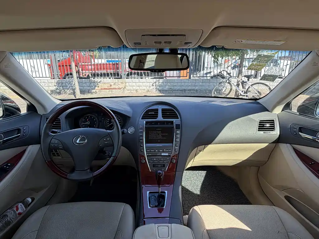 Lexus ES — миниатюра 13