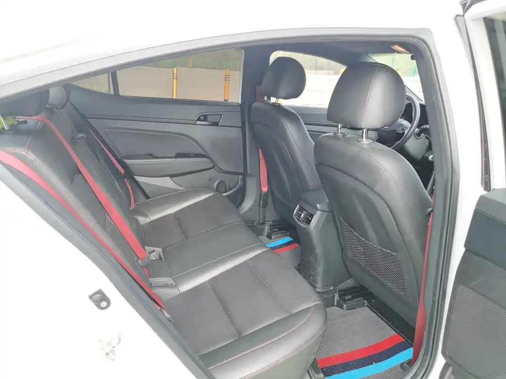 Hyundai Elantra — миниатюра 9