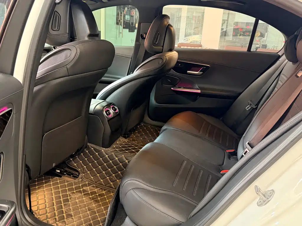 Mercedes-Benz C-Class — миниатюра 7