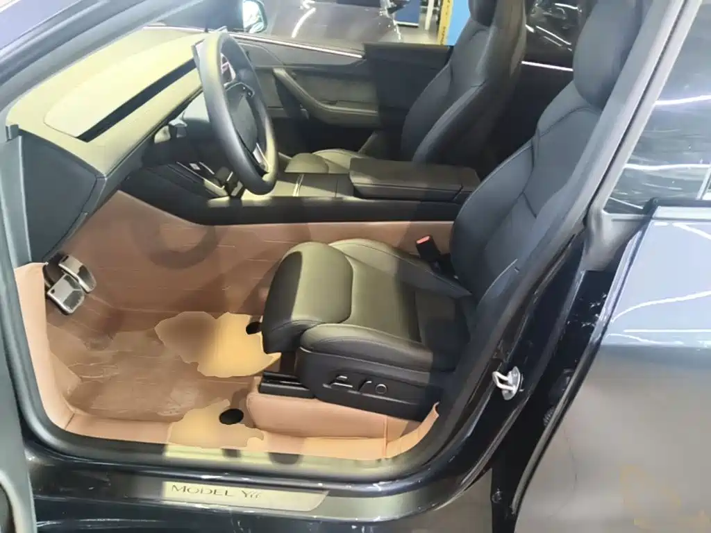 Tesla Model Y L — миниатюра 15