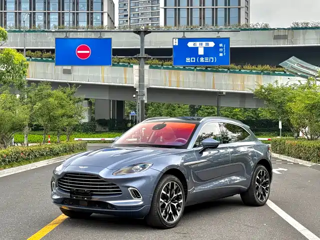 Aston Martin DBX