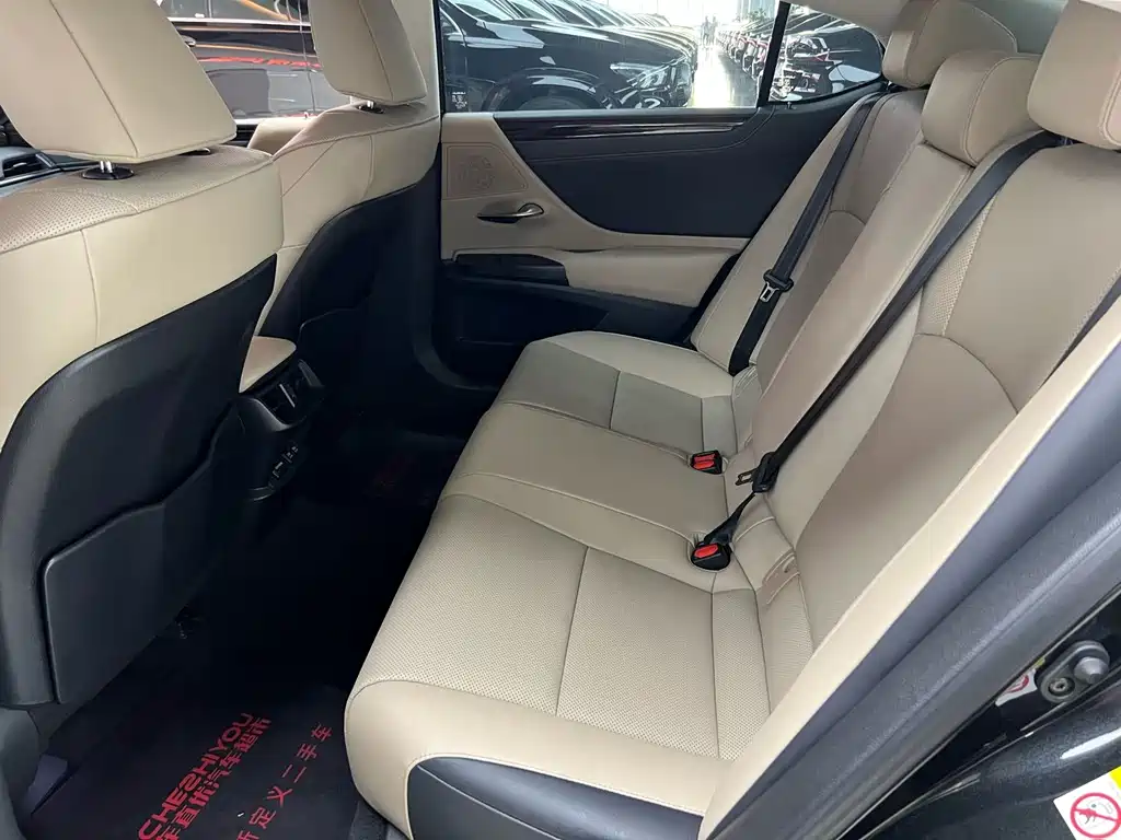 Lexus ES — миниатюра 10
