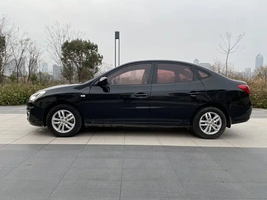 Hyundai Elantra — миниатюра 7