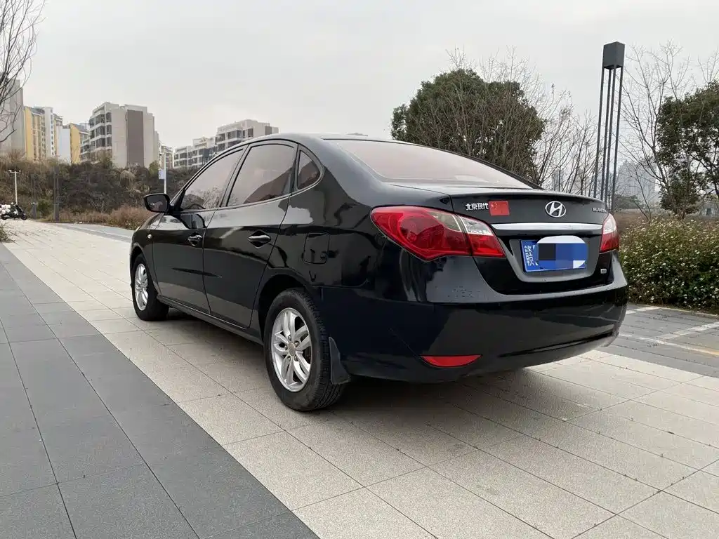 Hyundai Elantra — миниатюра 8
