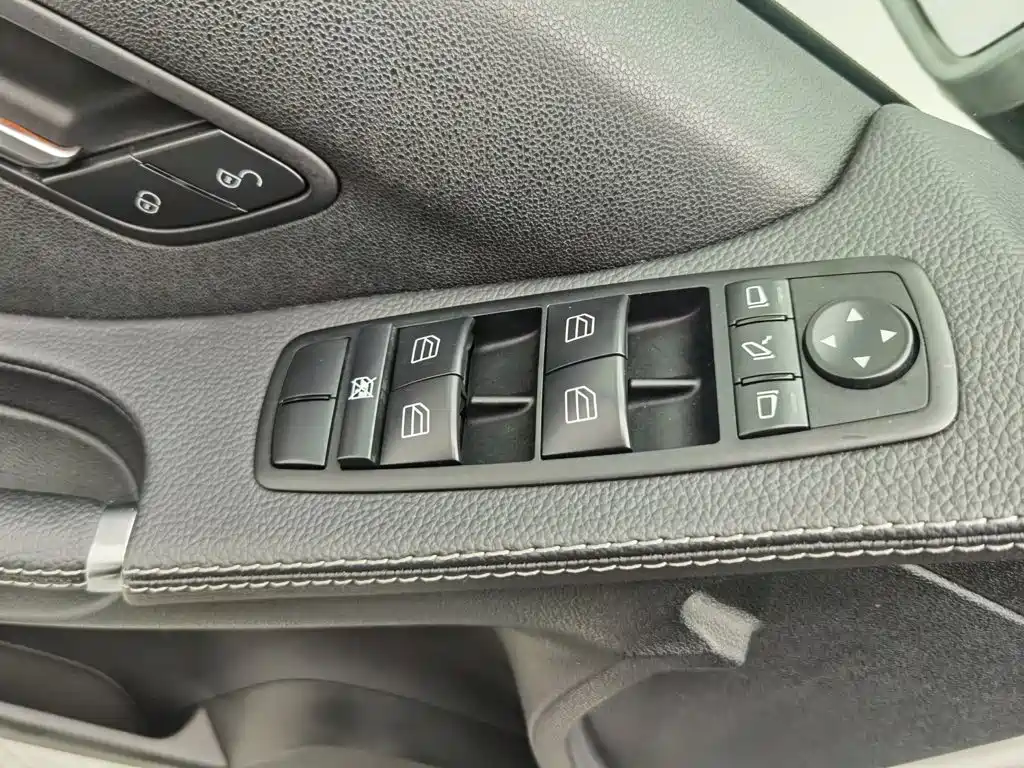 Mercedes-Benz R-Class — миниатюра 24