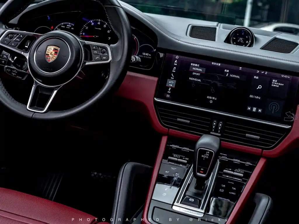 Porsche Cayenne — миниатюра 5