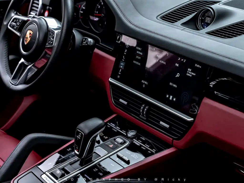 Porsche Cayenne — миниатюра 6