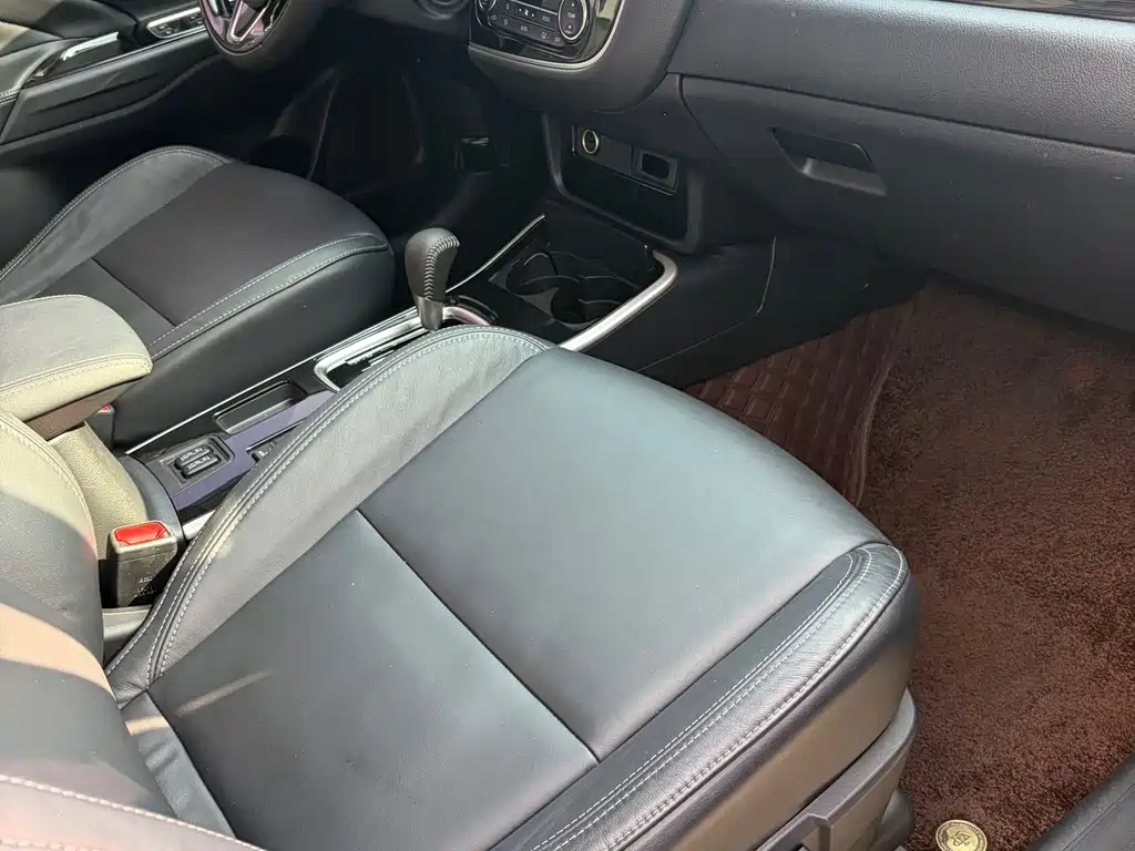 Mitsubishi Outlander — миниатюра 16