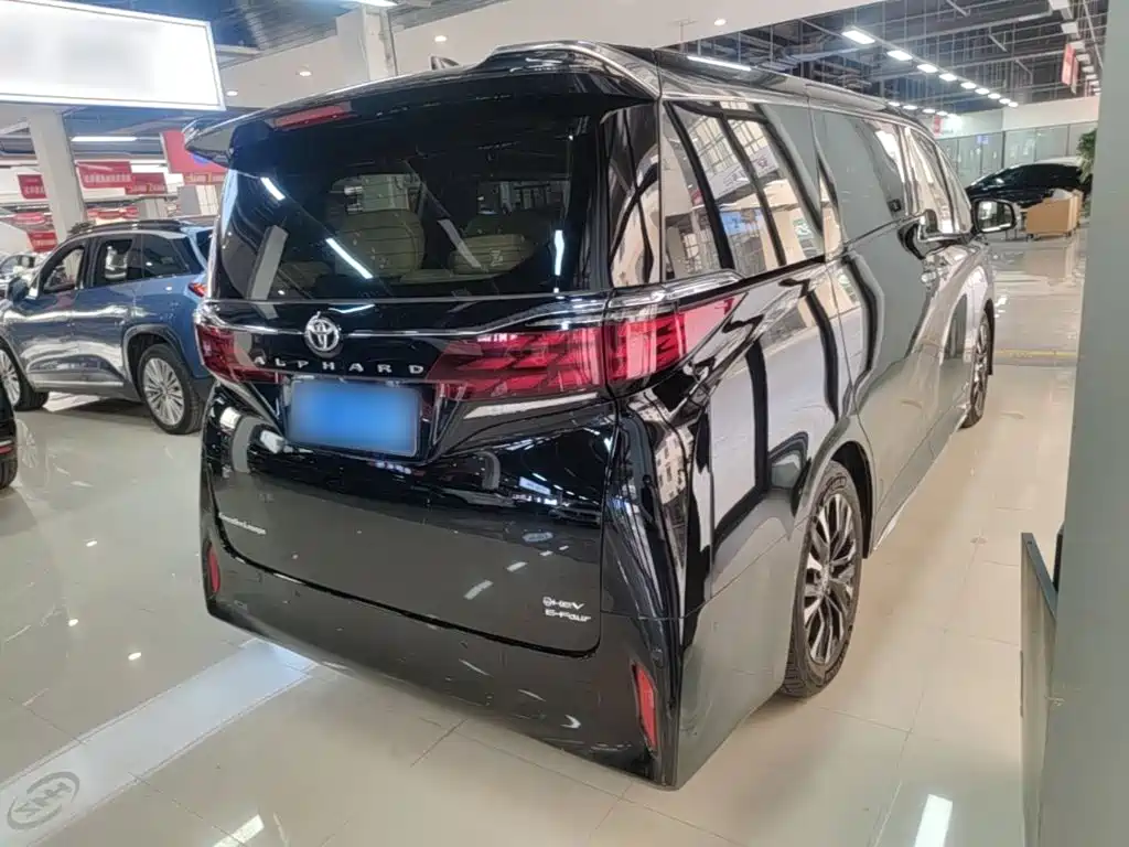 Toyota Alphard — миниатюра 7