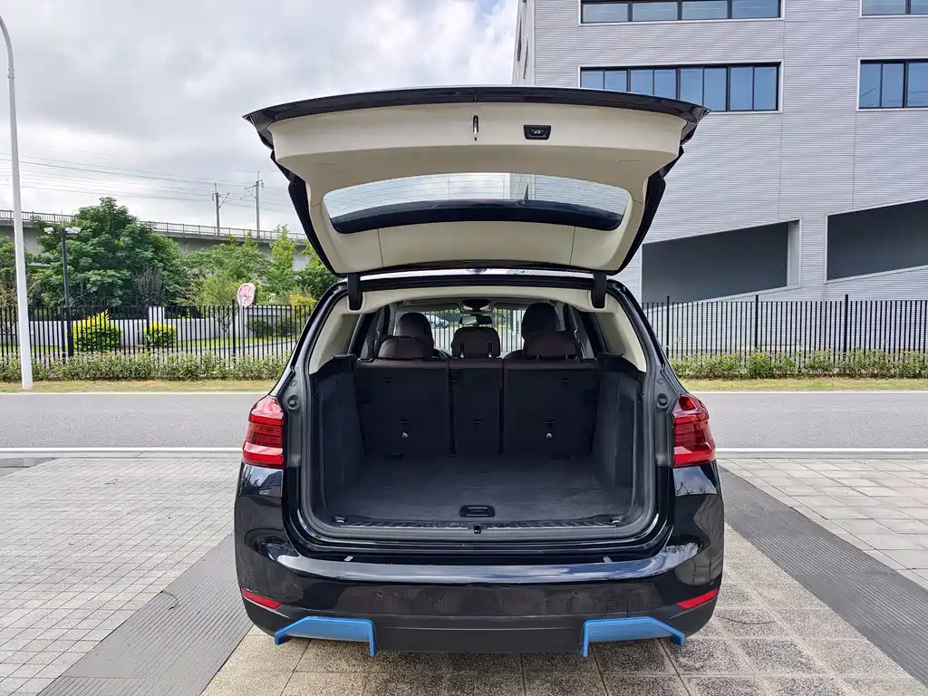 BMW iX3 — миниатюра 9