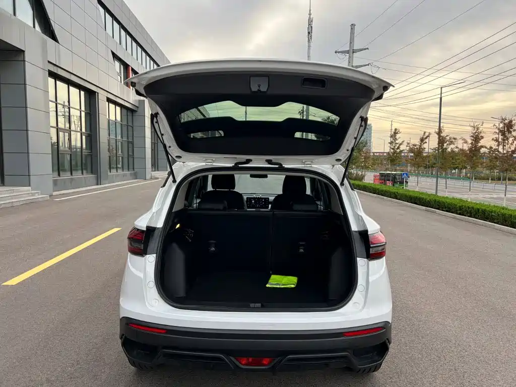 Geely Binyue — миниатюра 15