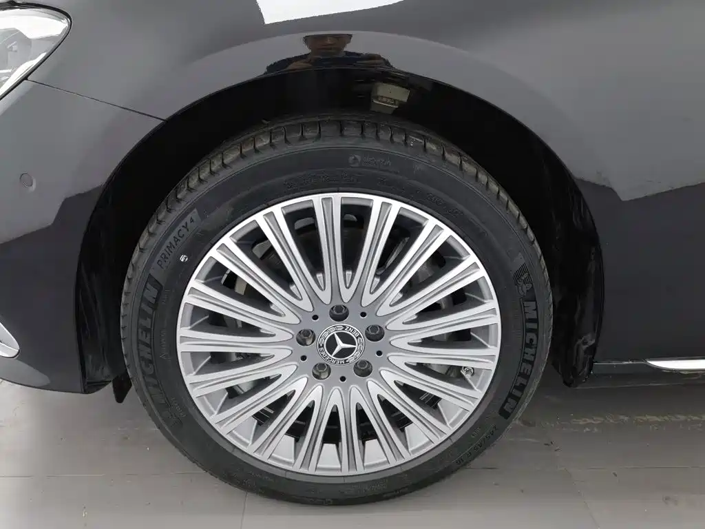 Mercedes-Benz E-Class — миниатюра 17