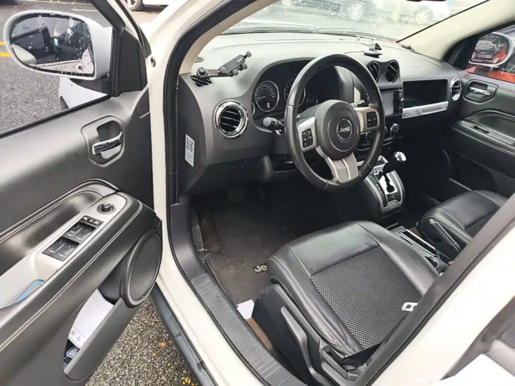 Jeep Compass (Import) — миниатюра 16