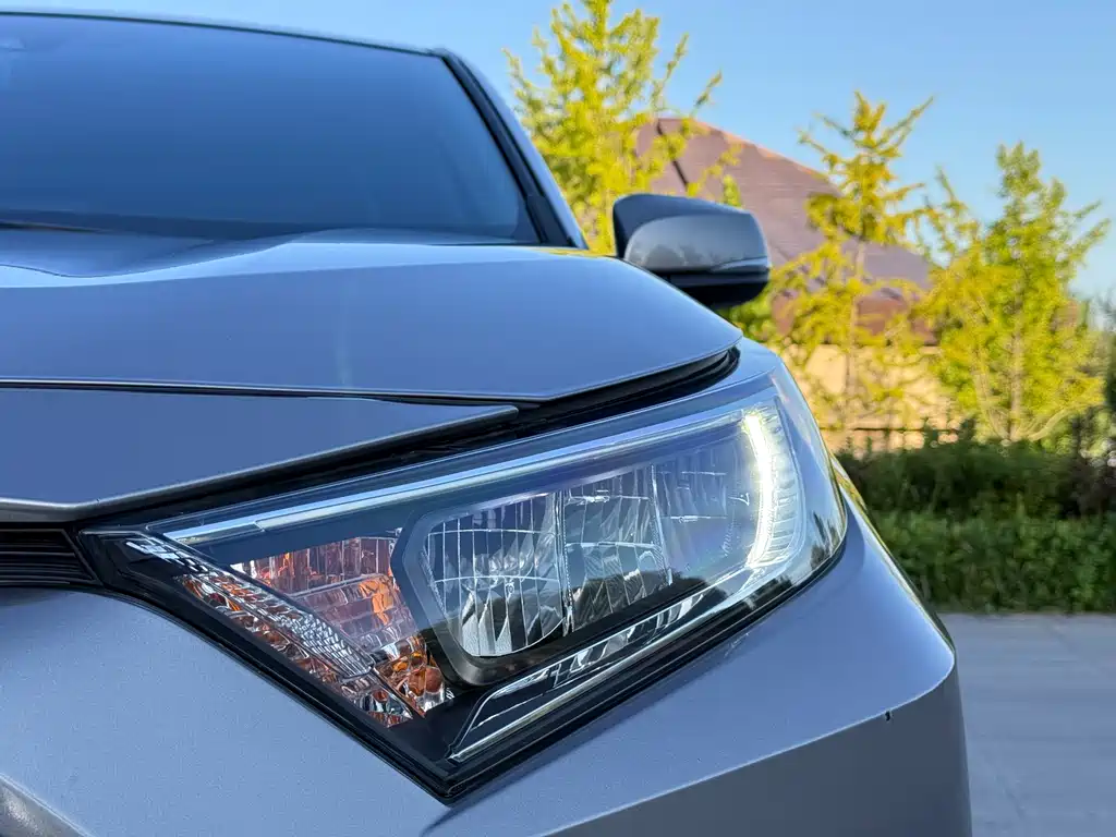 Toyota RAV4 — миниатюра 13