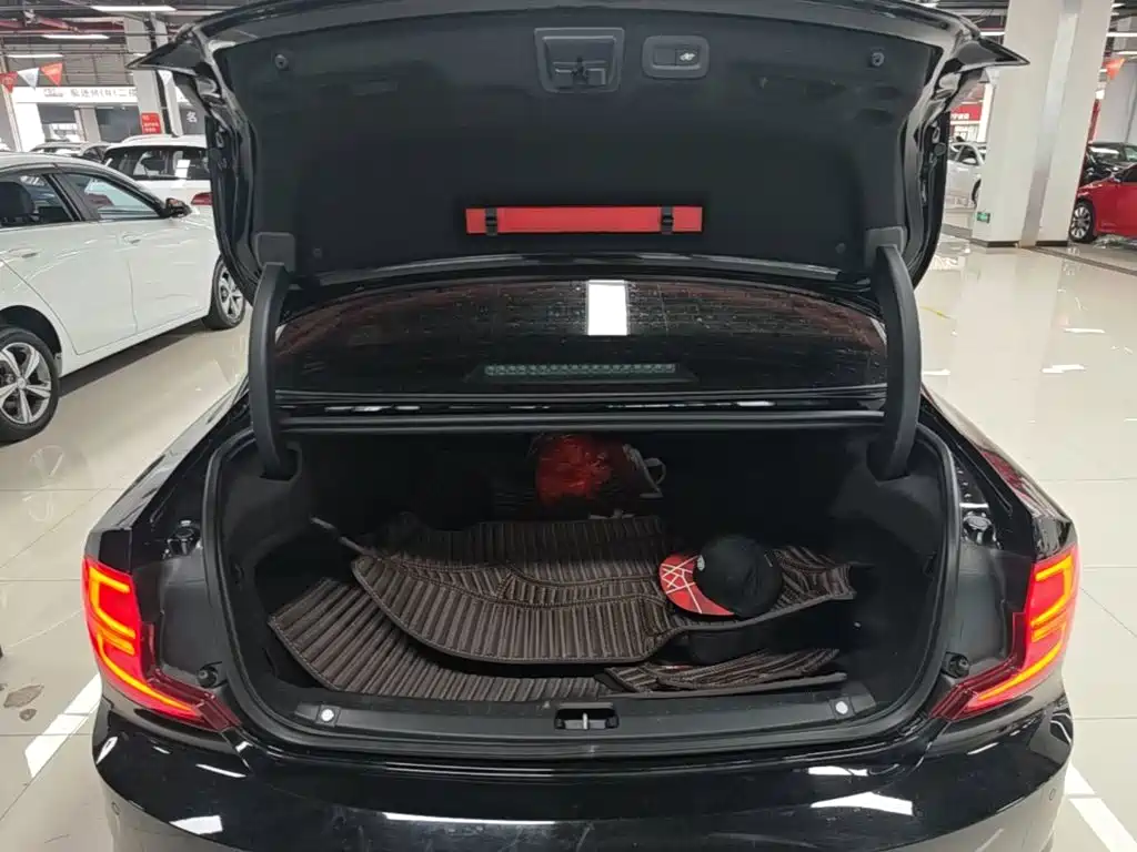Volvo S90 — миниатюра 19