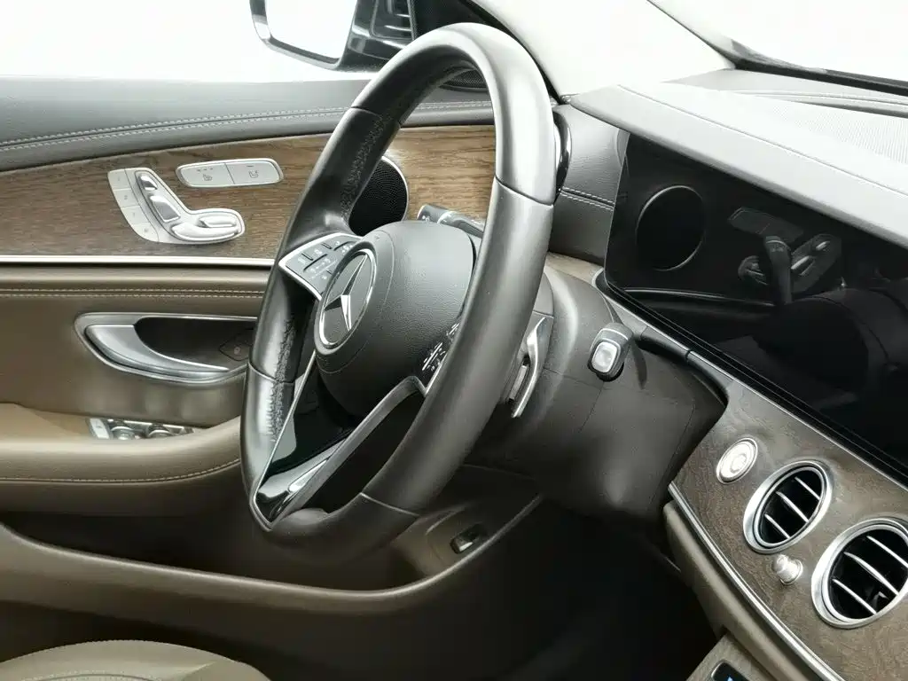 Mercedes-Benz E-Class — миниатюра 22