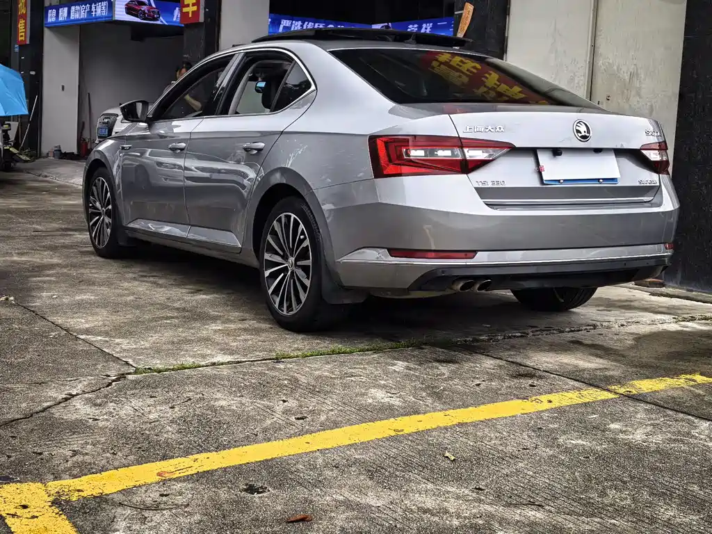 Skoda Superb — миниатюра 7