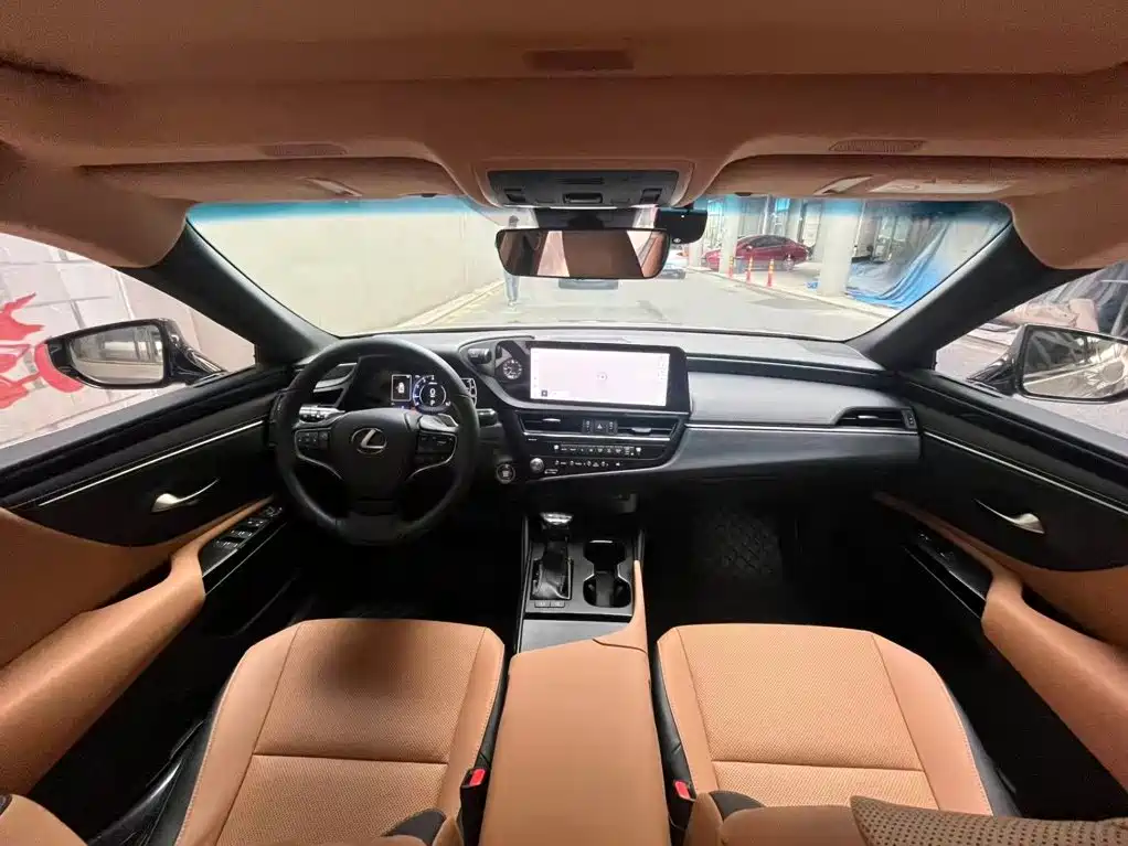 Lexus ES — миниатюра 11