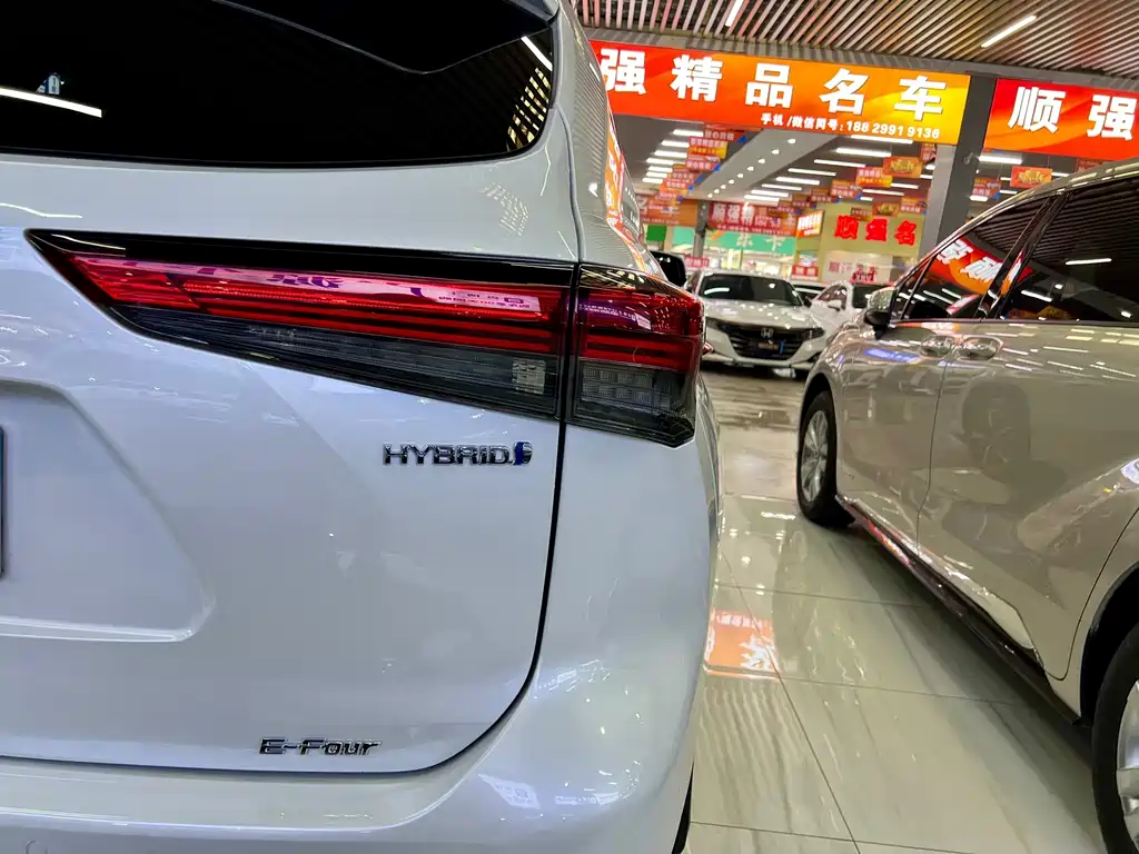Toyota Crown Kluger — миниатюра 19