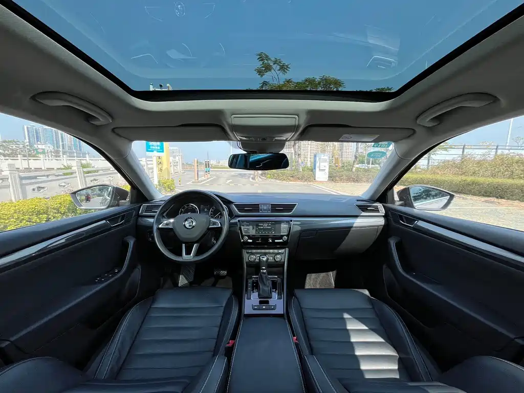 Skoda Superb — миниатюра 7