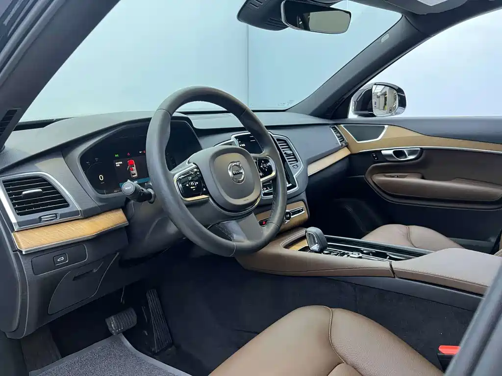 Volvo XC90 — миниатюра 9