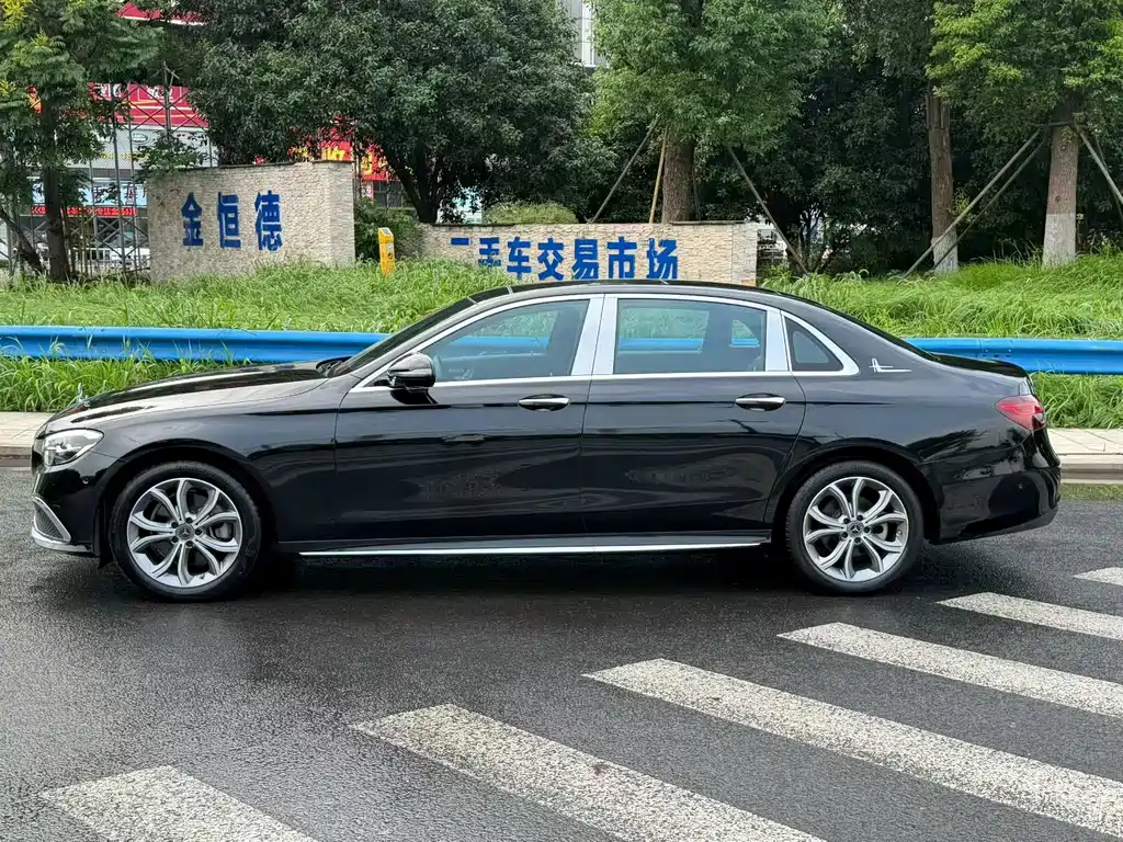 Mercedes-Benz E-Class — миниатюра 3
