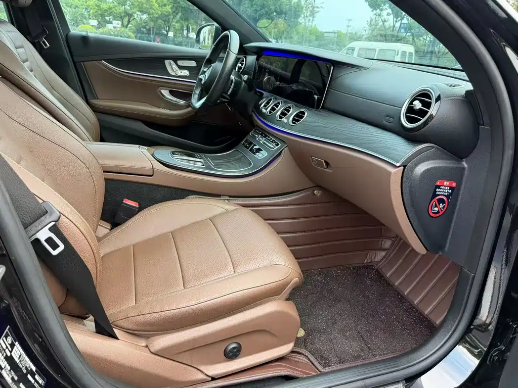 Mercedes-Benz E-Class — миниатюра 9