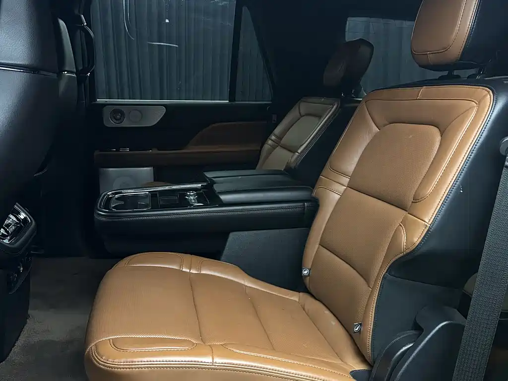 Lincoln Navigator — миниатюра 9