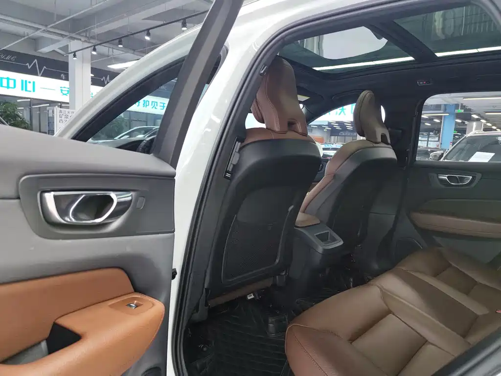 Volvo XC60 — миниатюра 6