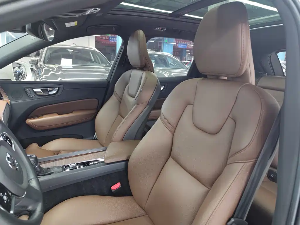 Volvo XC60 — миниатюра 5