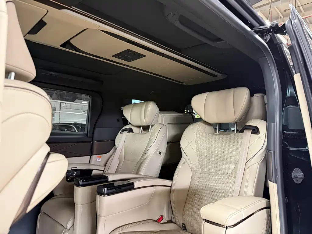 Toyota Alphard — миниатюра 9