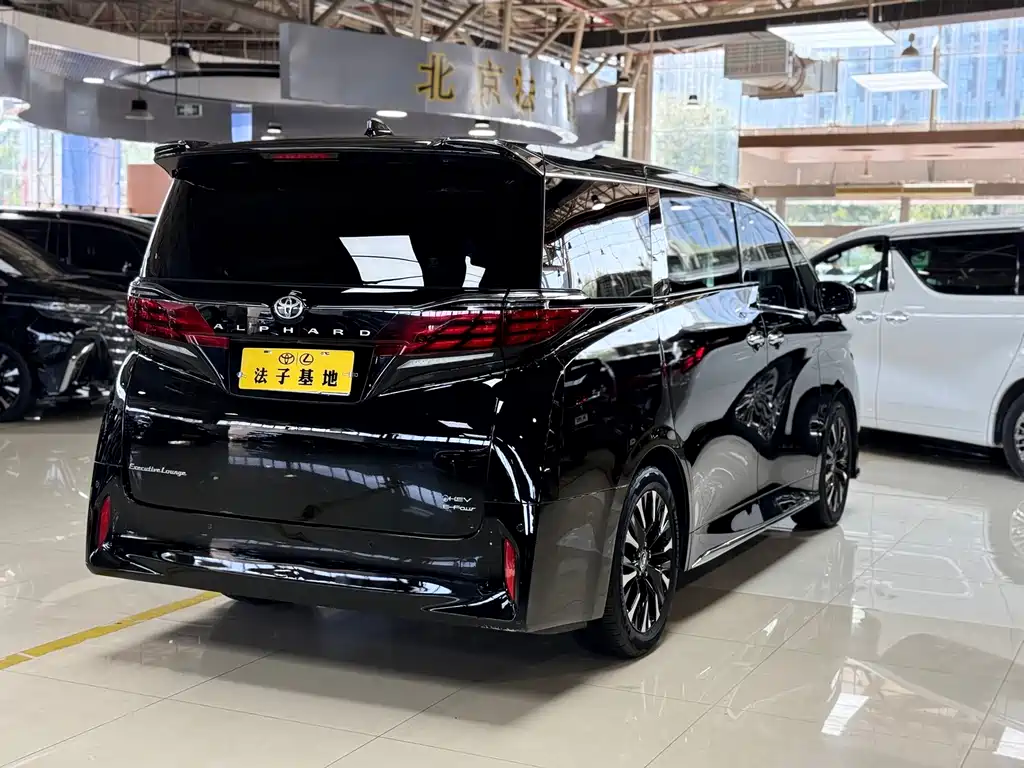 Toyota Alphard — миниатюра 25