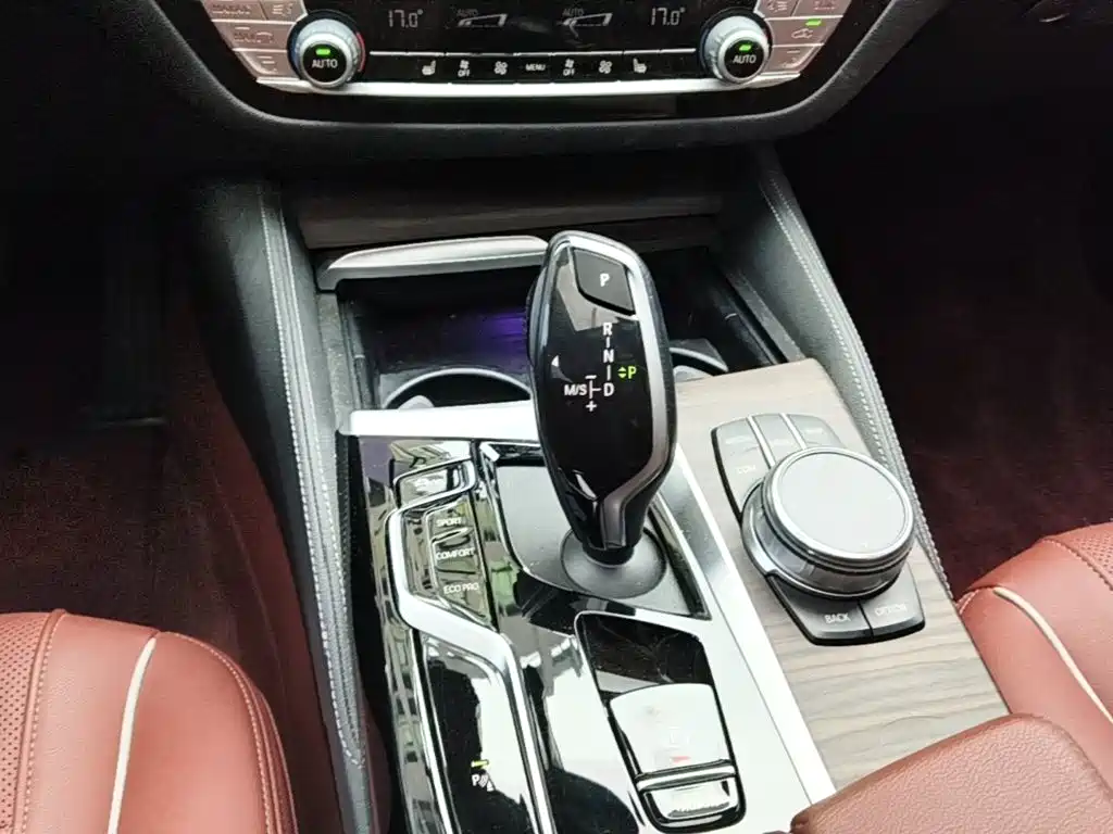 BMW 5 Series — миниатюра 10