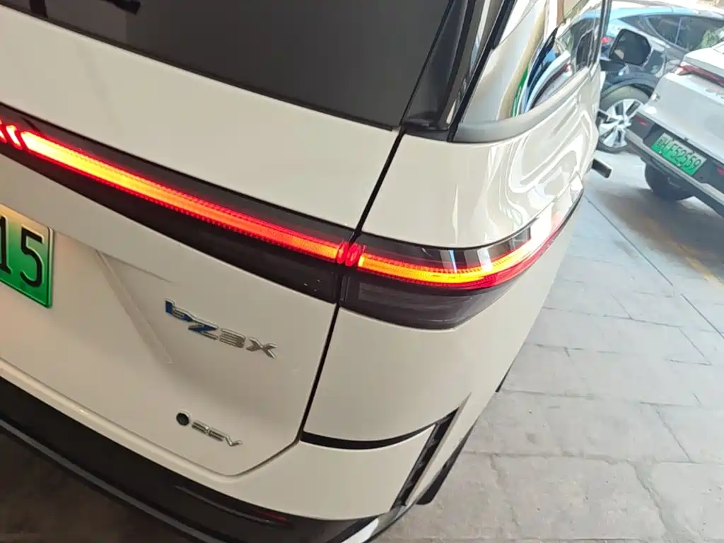 Toyota bZ3X — миниатюра 8