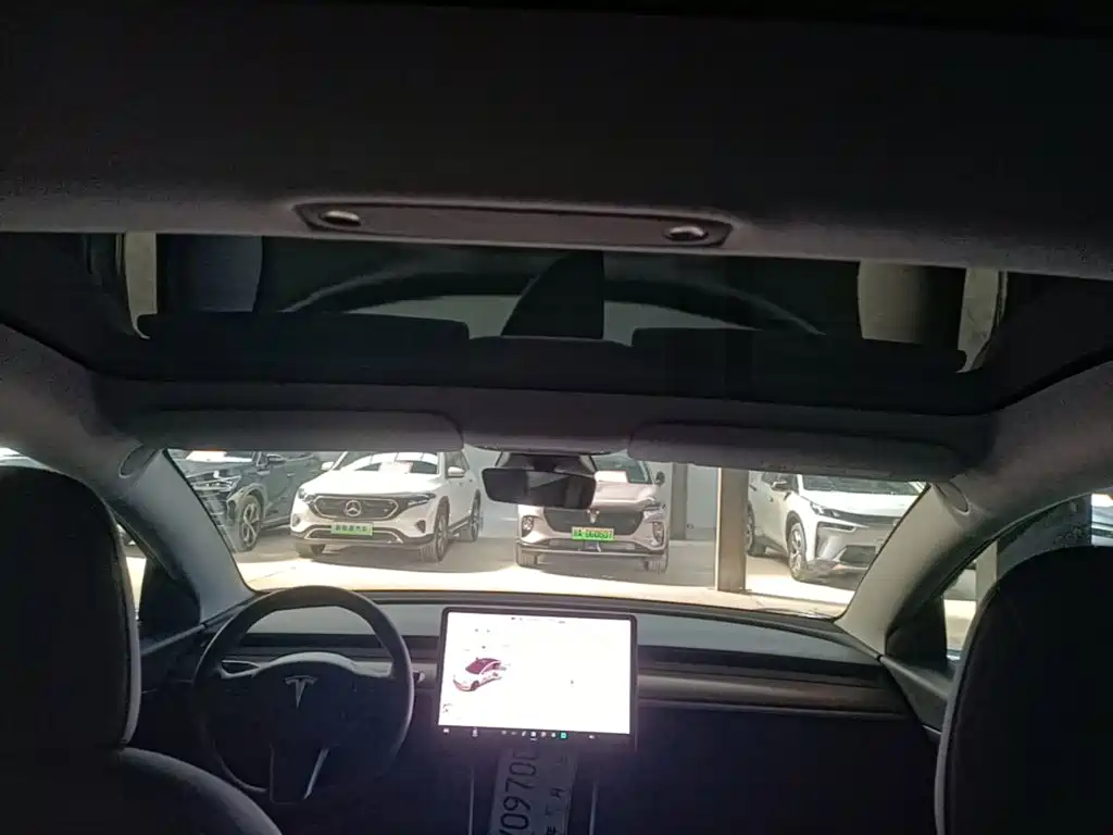Tesla Model 3 — миниатюра 18