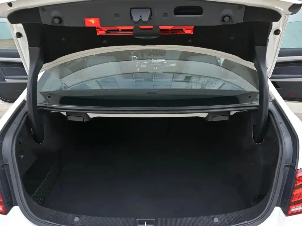 Mercedes-Benz E-Class (Import) — миниатюра 8