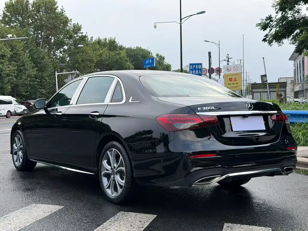 Mercedes-Benz E-Class — миниатюра 5