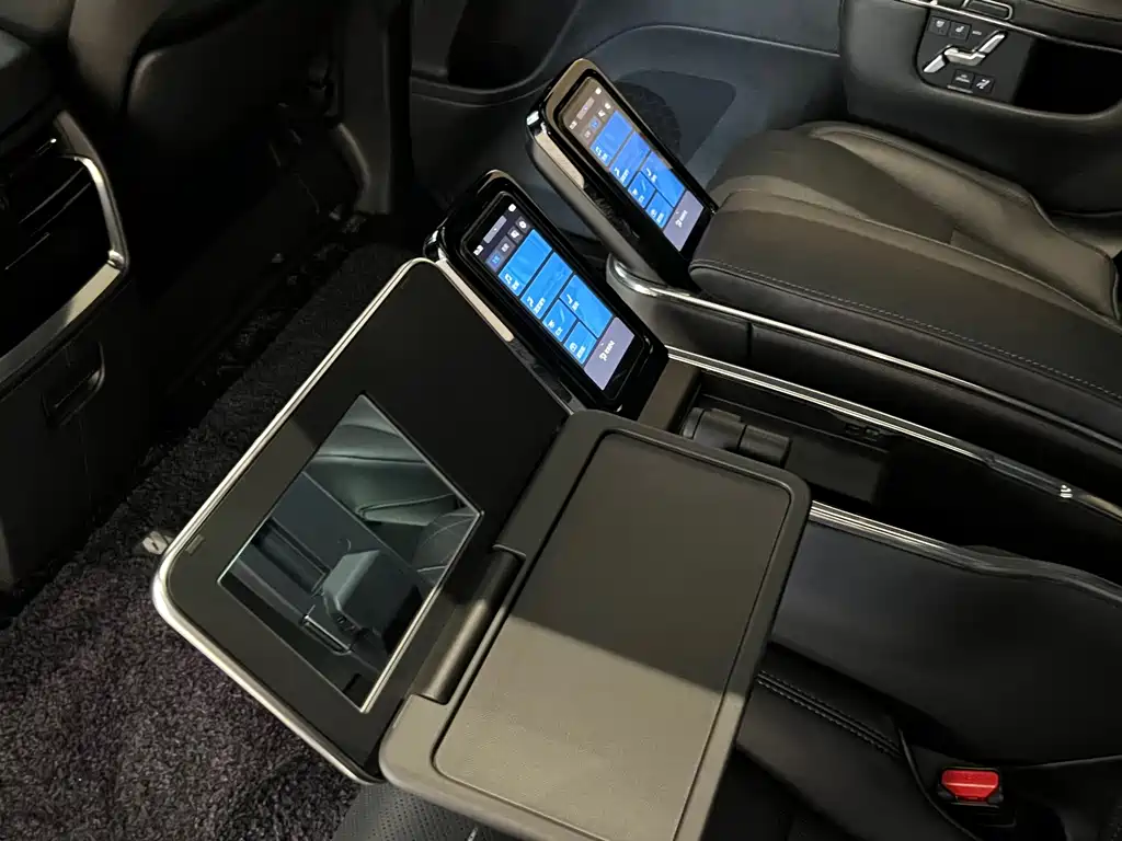 Toyota Alphard — миниатюра 16