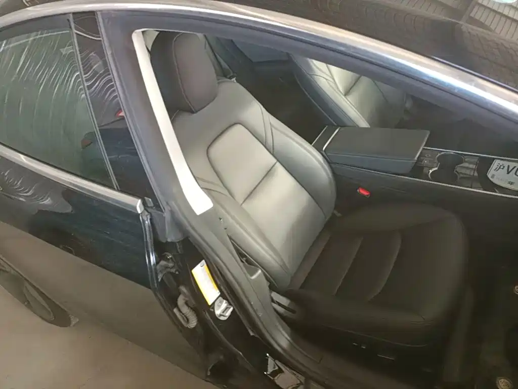 Tesla Model 3 — миниатюра 25