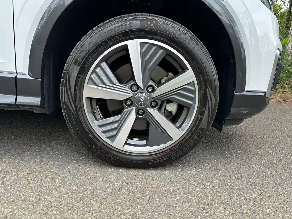 Audi Q2L e-tron — миниатюра 25