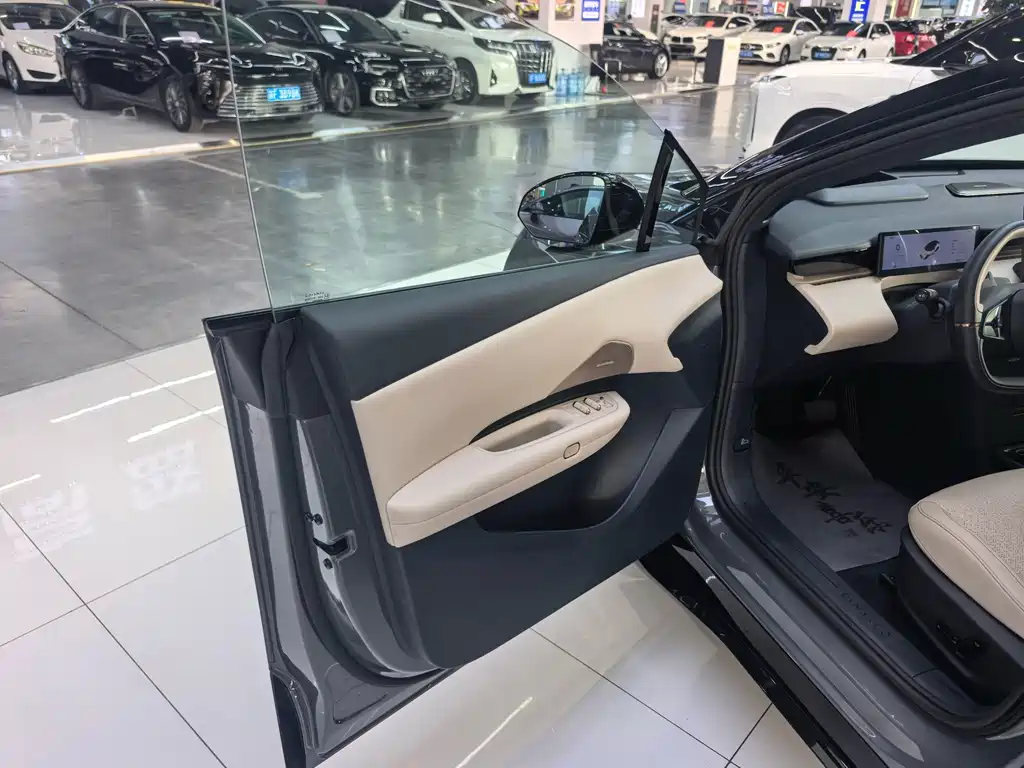 Lynk & Co 20 — миниатюра 5
