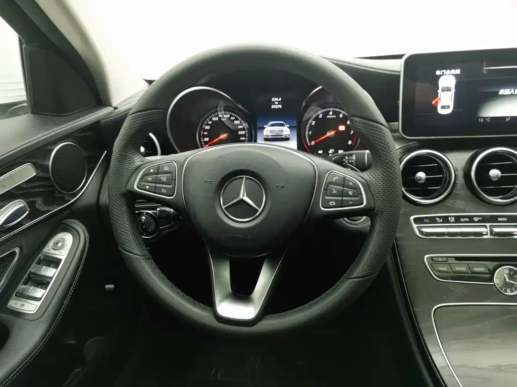 Mercedes-Benz C-Class — миниатюра 11