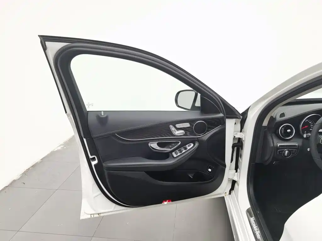 Mercedes-Benz C-Class — миниатюра 8