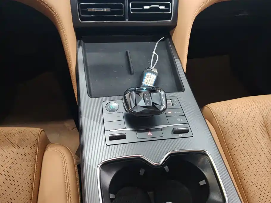 BYD L DM-i — миниатюра 16