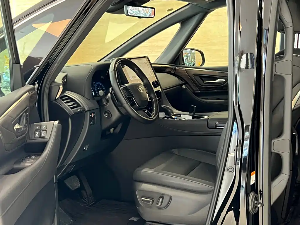 Toyota Alphard — миниатюра 6