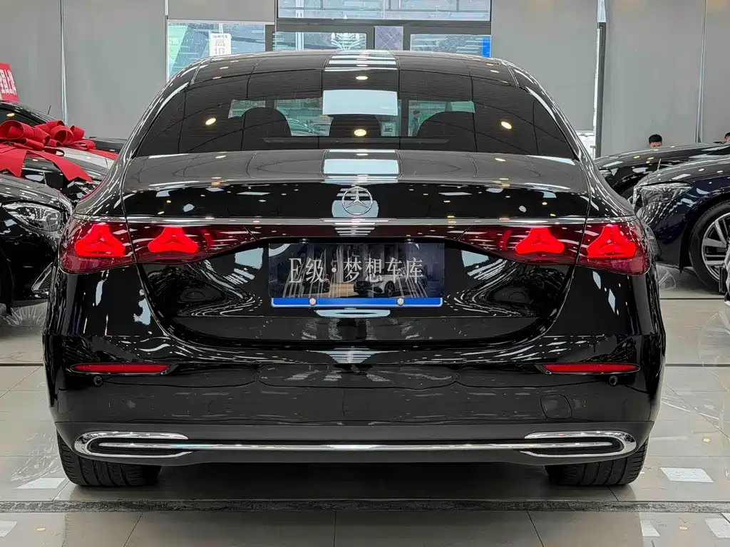 Mercedes-Benz E-Class — миниатюра 16